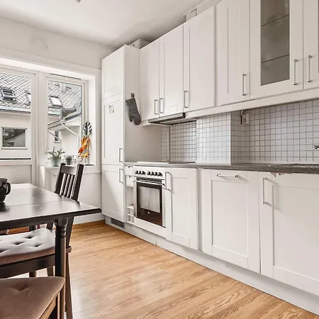 Διαμέρισμα Dinbnb L Modern 3bedroom L Balcony L 2mins To Nygardsparken Μπέργκεν