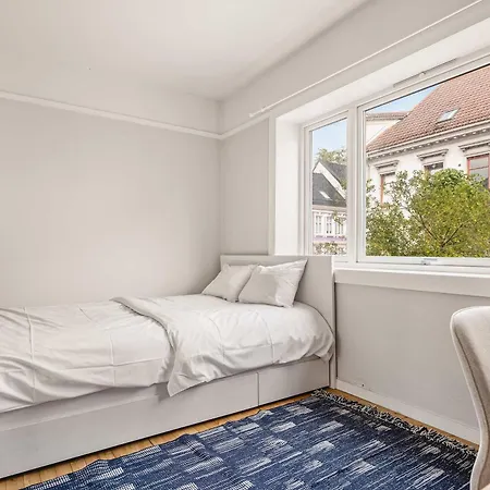 Dinbnb L Modern 3bedroom L Balcony L 2mins To Nygardsparken